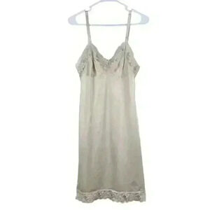 Lovely LACE Vintage‎ LORRAINE Full SLIP Silky Nylon Floral Lace Size 34 Tall